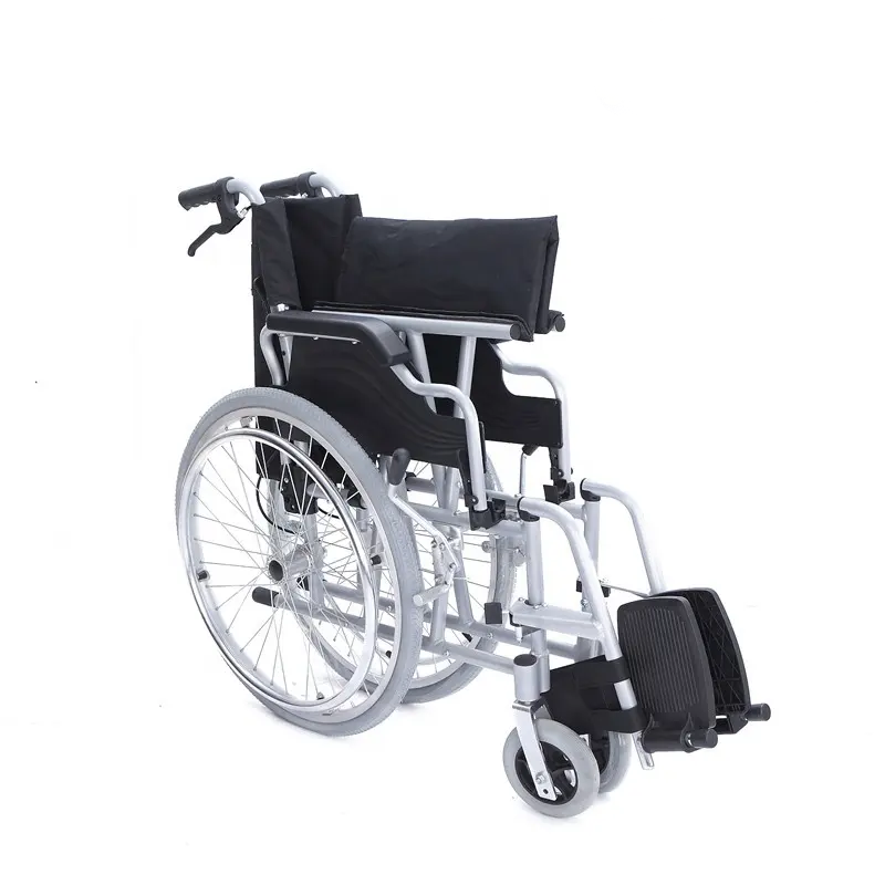 Fauteuil roulant senior léger en aluminium avec pneus pleins, pliable et confortable