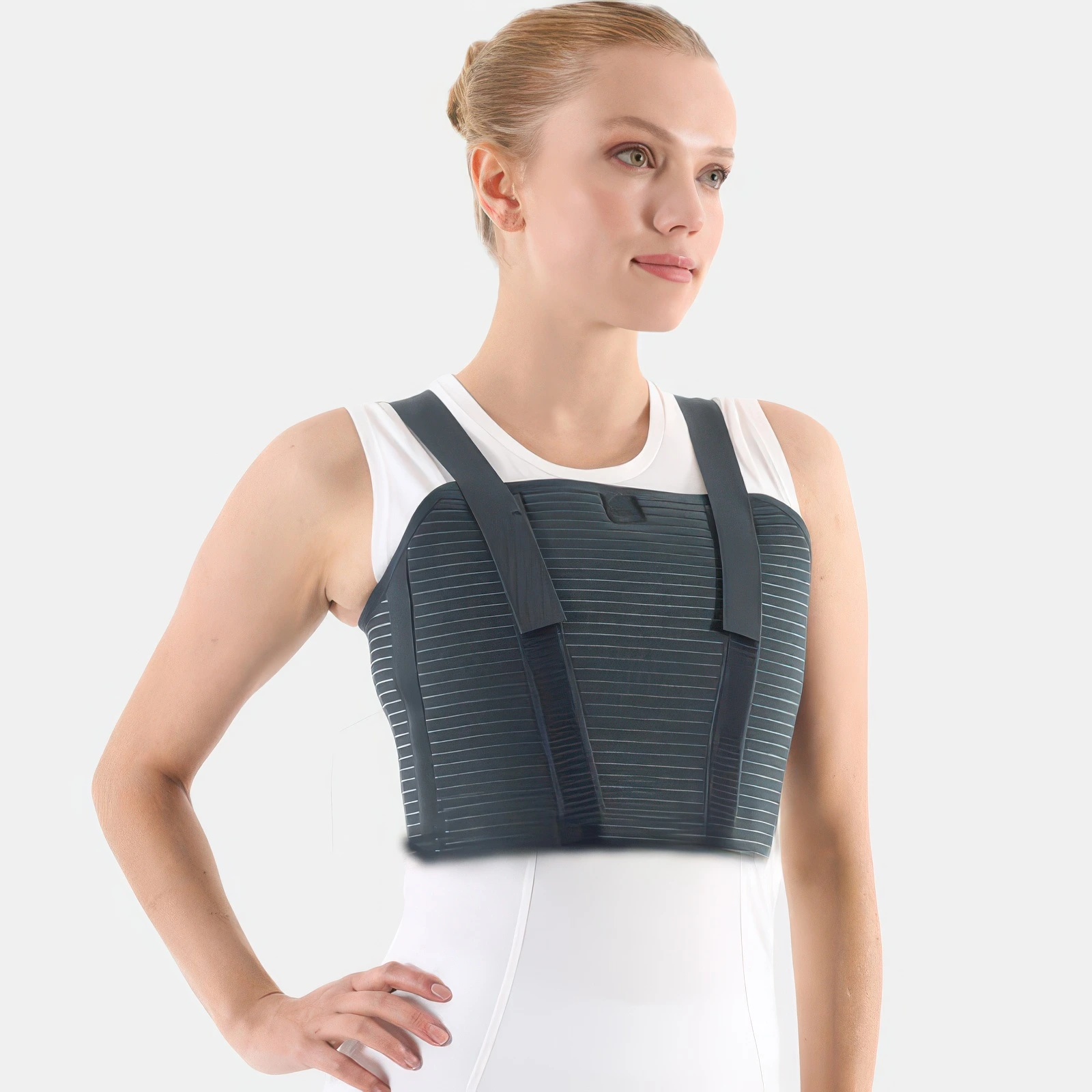 Ceinture thoracique respirante avec armatures pour soutien du sternum et stabilisation des côtes